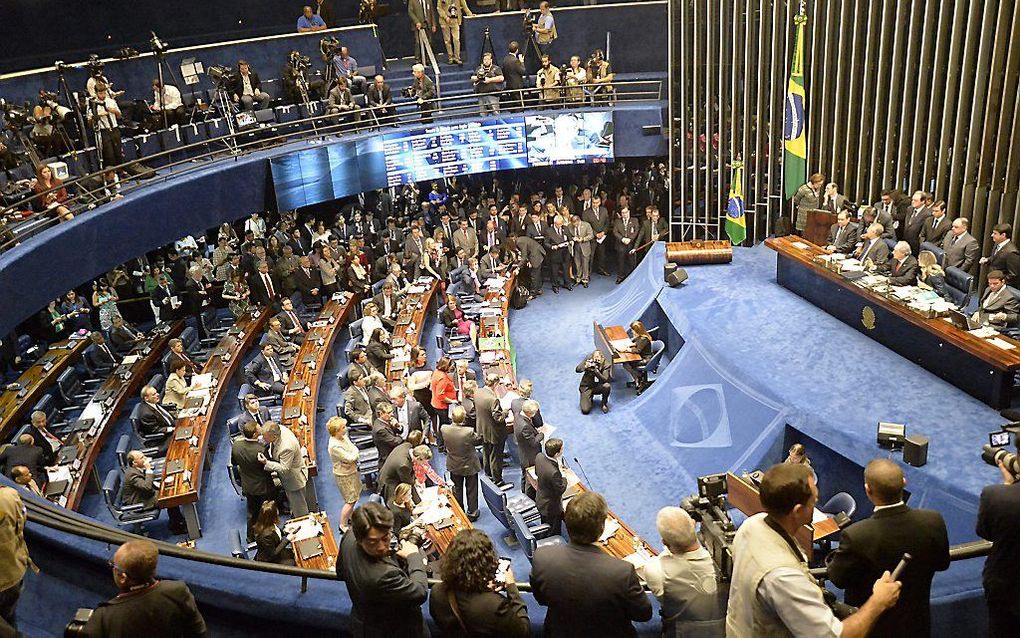 BRASILIA. De Braziliaanse Senaat stemde woensdag voor de afzetting van president Rousseff. beeld EPA. Cadu Gomes