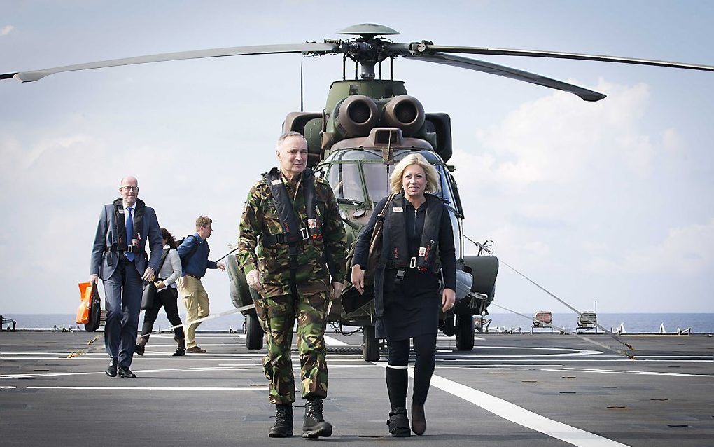 De Kamer debatteerde woensdag en donderdag met minister Hennis van Defensie (rechts op deze archieffoto) over haar begroting. beeld ANP, Evert-Jan Daniels