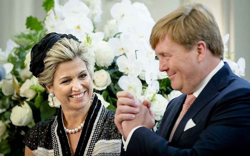 Koning Willem-Alexander en koningin Maxima tijdens de ontvangst Nederlandse gemeenschap van Queensland op de laatste dag van het vijfdaags staatsbezoek aan Australie.  beeld ANP