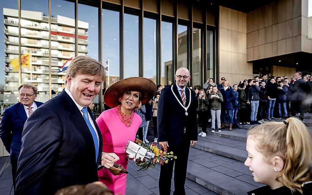 Koningspaar arriveert in Krimpen aan den IJssel. beeld ANP