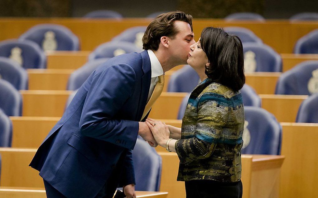 Baudet (Forum voor Democratie) feliciteert Arib. beeld ANP