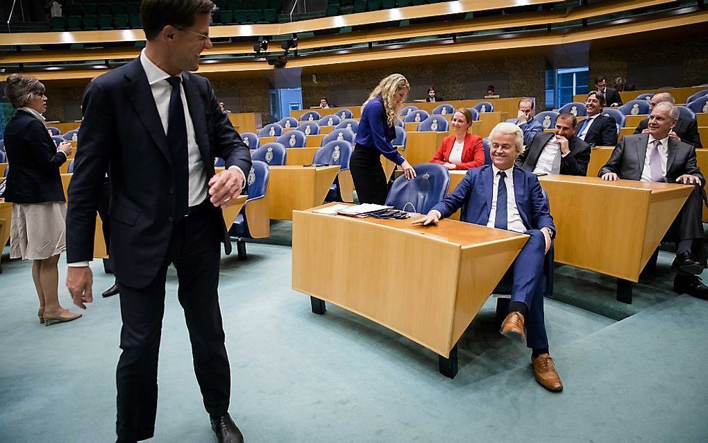 Premier Rutte (links) woensdagavond tijdens het Kamerdebat over de EU-top van 29 april en over het referendum in Turkije. beeld ANP, Bart Maat