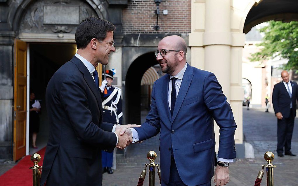 Minister-president Rutte verwelkomt minister-president Michel van België. Rutte ontving woensdag zijn collega’s van de Benelux, de Baltische staten en de Noord-Europese EU-lidstaten. beeld ANP, Bas Czerwinski