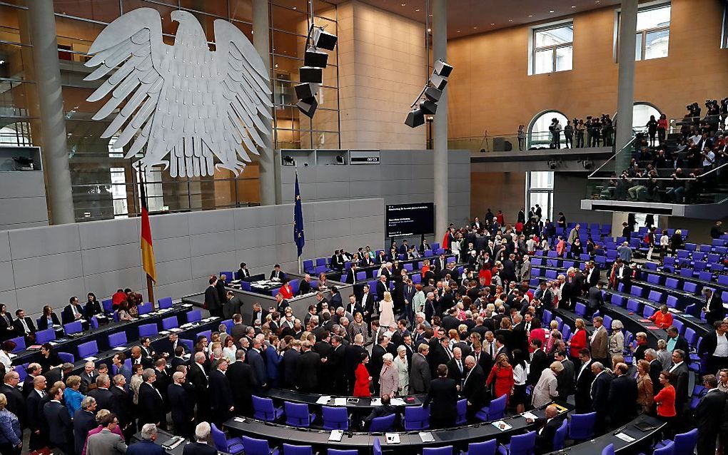 Het Duitse parlement, de Bondsdag, stemde vorige week voor invoering van het huwelijk tussen mensen van hetzelfde geslacht. beeld EPA, Felipe Trueba