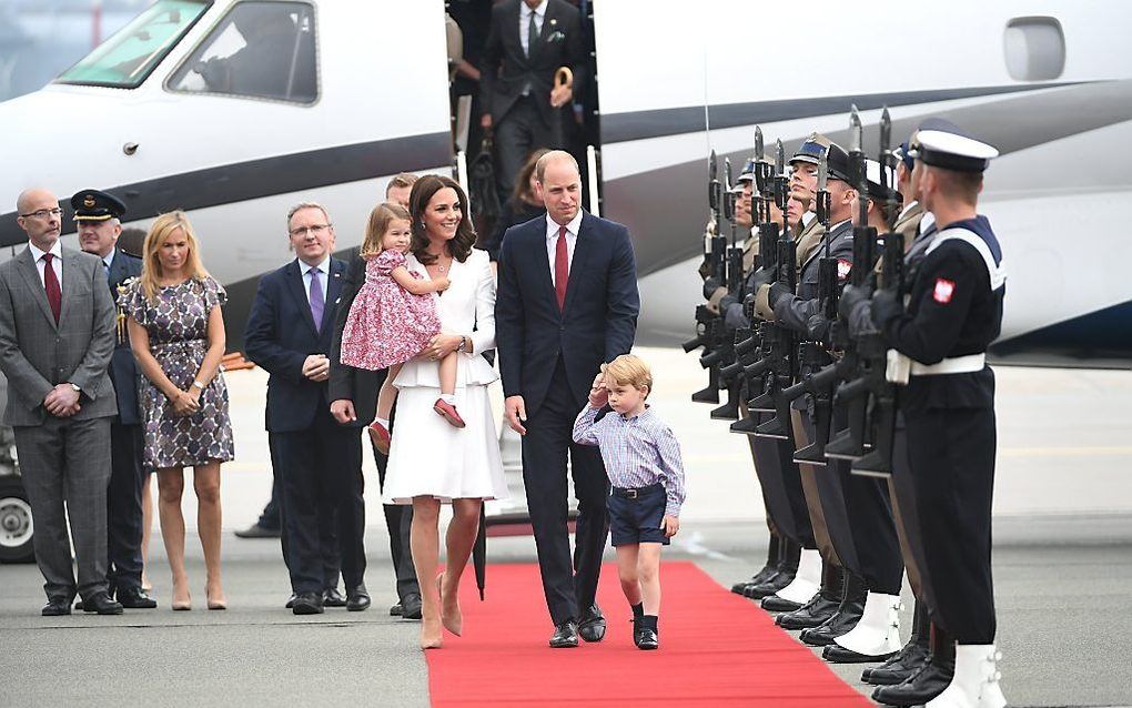 Prinses William, Catherine, prins George en prinses Charlotte arriveren in Polen. beeld EPA