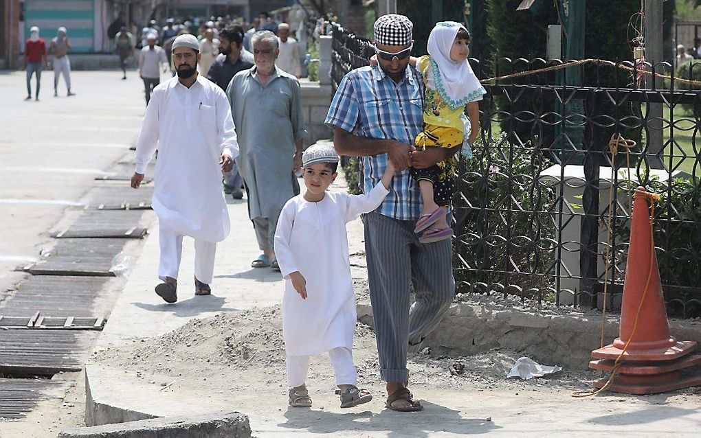 Mensenrechtenactivist Cedric Prakash neemt een ”openlijke stemmingmakerij" van regeringszijde waar tegen christenen en moslims (foto) in India. beeld EPA, Farooq Khan