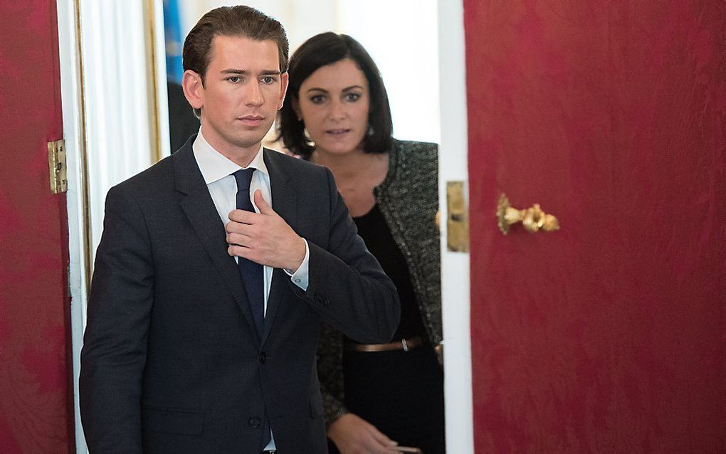 Sebastian Kurz draagt na de verkiezingen weer een stropdas. beeld EPA, CHRISTIAN BRUNA