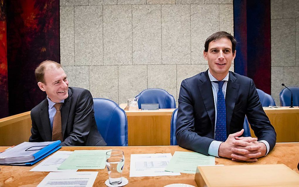 Staatssecretaris Snel (l) en minister Hoekstra, beiden van Financiën. beeld ANP, Bart Maat