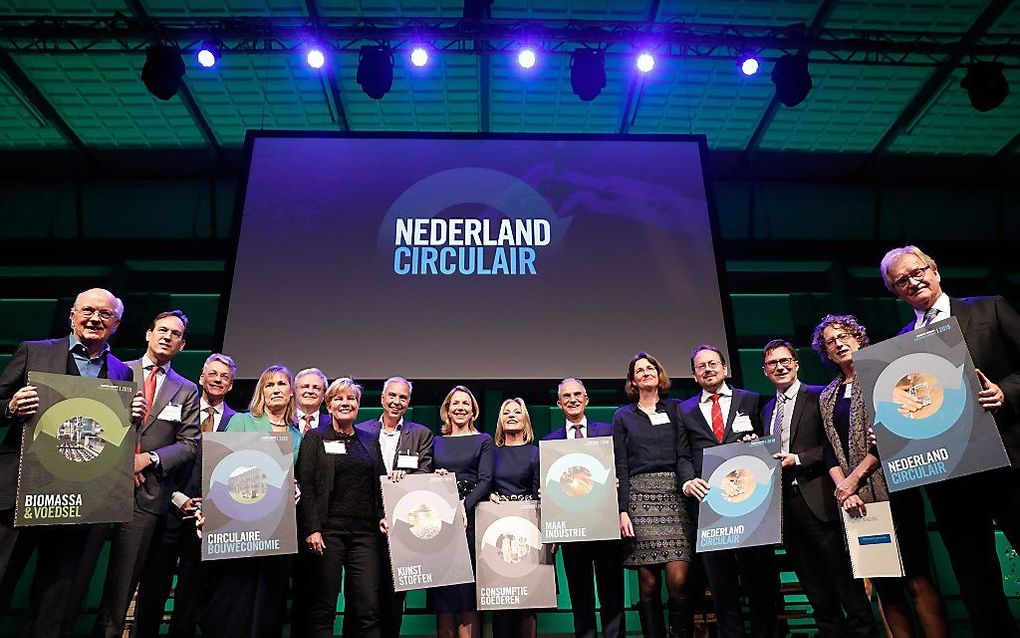 Presentatie van de Circulaire Economie agenda tijdens de start van de derde Week van de Circulaire Economie in de Fokker Terminal. beeld ANP, Bas Czerwinski