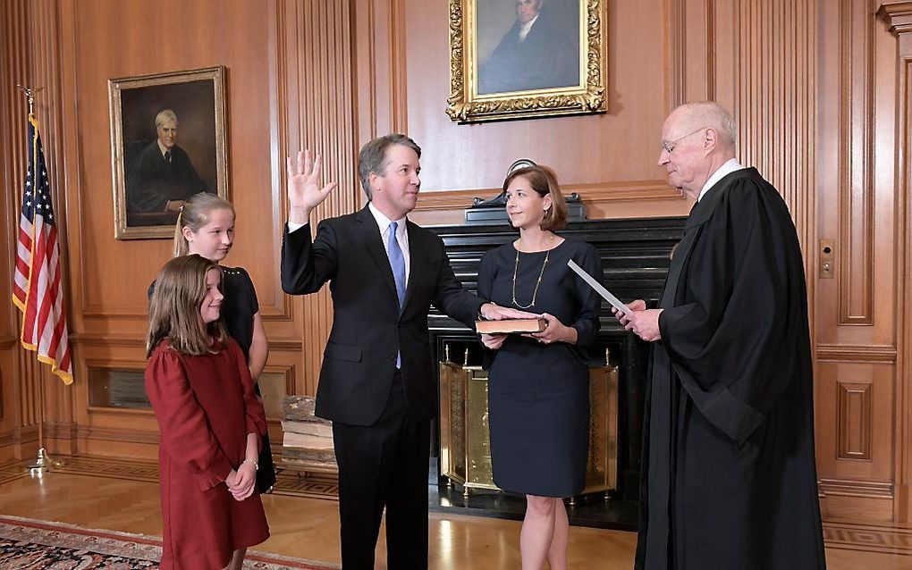 Brett Kavanaugh legde zaterdag de eed af in het Amerikaanse Hooggerechtshof. beeld EPA, Fred Schilling