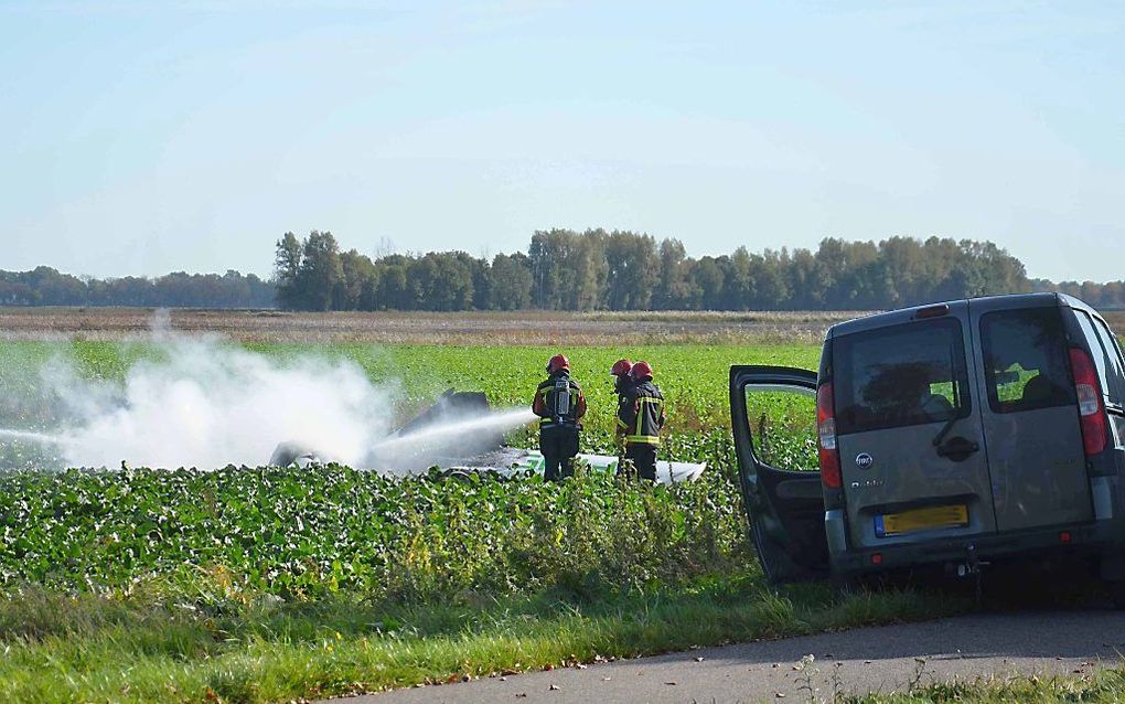 In het Groningse Onstwedde, in de buurt van Stadskanaal, is een vliegtuigje neergestort. beeld ANP