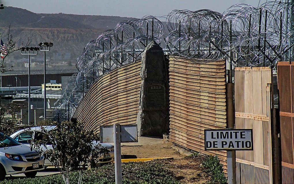 De grens Mexicaans-Amerikaanse grens in Tijuana. beeld EPA