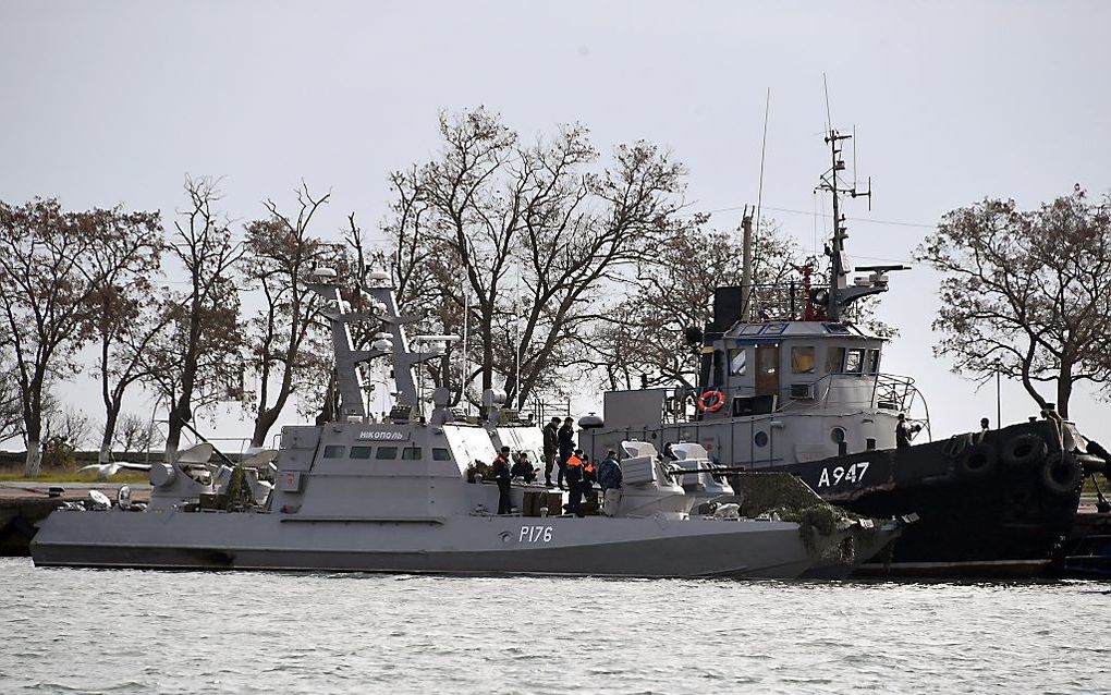 Een van de in beslag genomen Oekraïense oorlogsschepen in de haven van Kertsj. beeld EPA