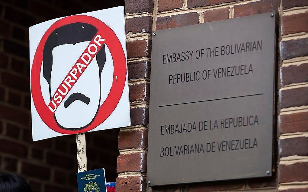 Protest tegen Maduro bij Venezolaanse ambassade. beeld EPA, ERIK S. LESSER