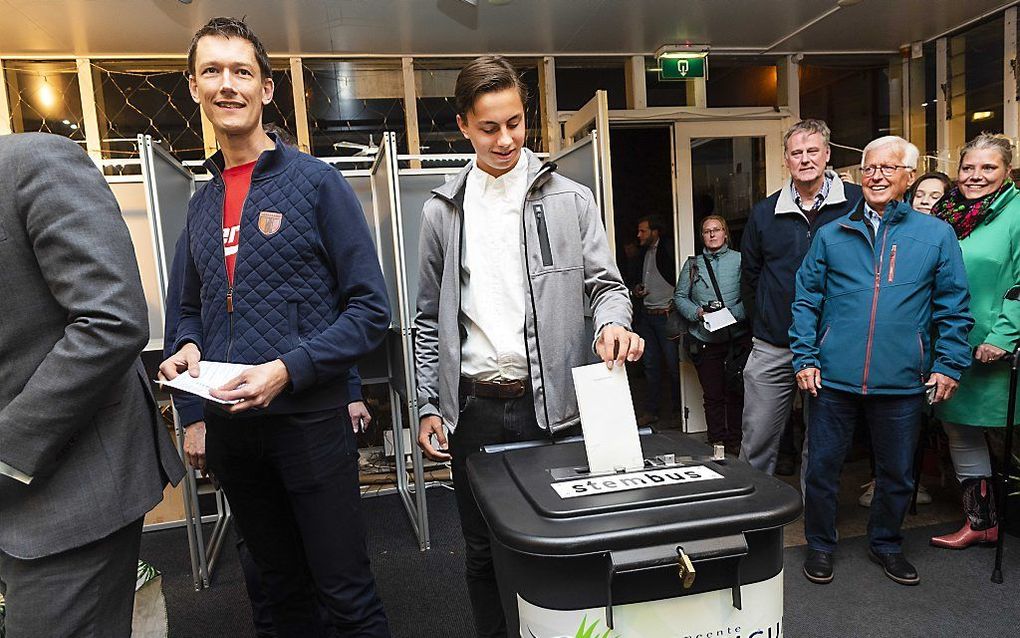 Op NS-station Castricum opende het stembureau al om middernacht. beeld ANP