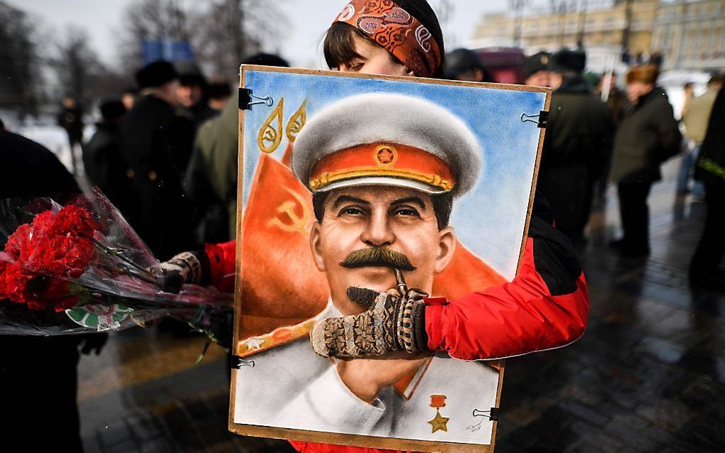 Op het Rode Plein in de Russische hoofdstad Moskou wordt op 5 maart de 65e sterfdag van oud-Sovjetdictator Josef Stalin herdacht. beeld AFP