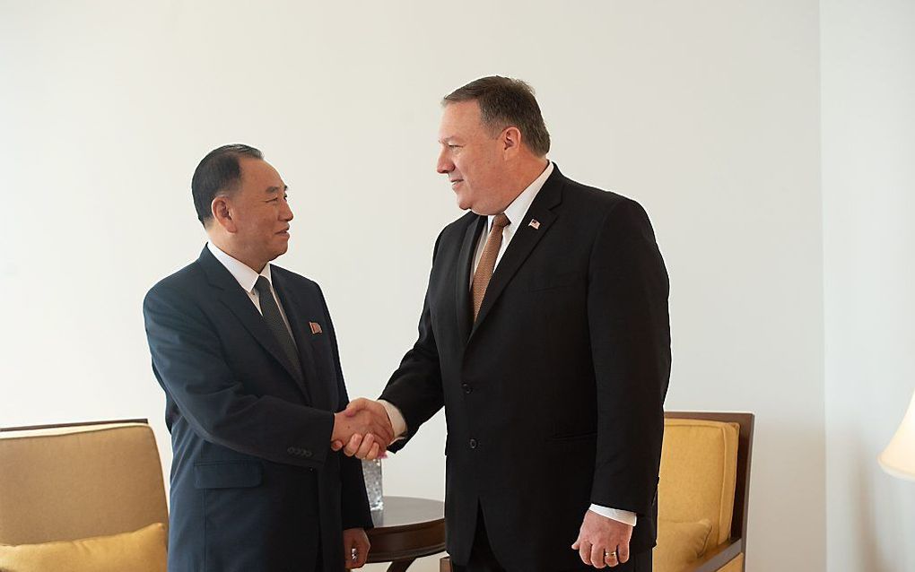 De Noord-Koreaanse onderhandelaar Kim Yong-chol (l.) ontmoette donderdag in  New York de Amerikaanse minister van Buitenlandse Zaken  Mike Pompeo. Een uniek moment in de moeizame relatie tussen de VS en Noord-Korea, al was doelbewust niet gekozen voor Was