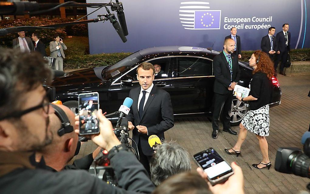 Macron na het sluiten van de deal. beeld AFP