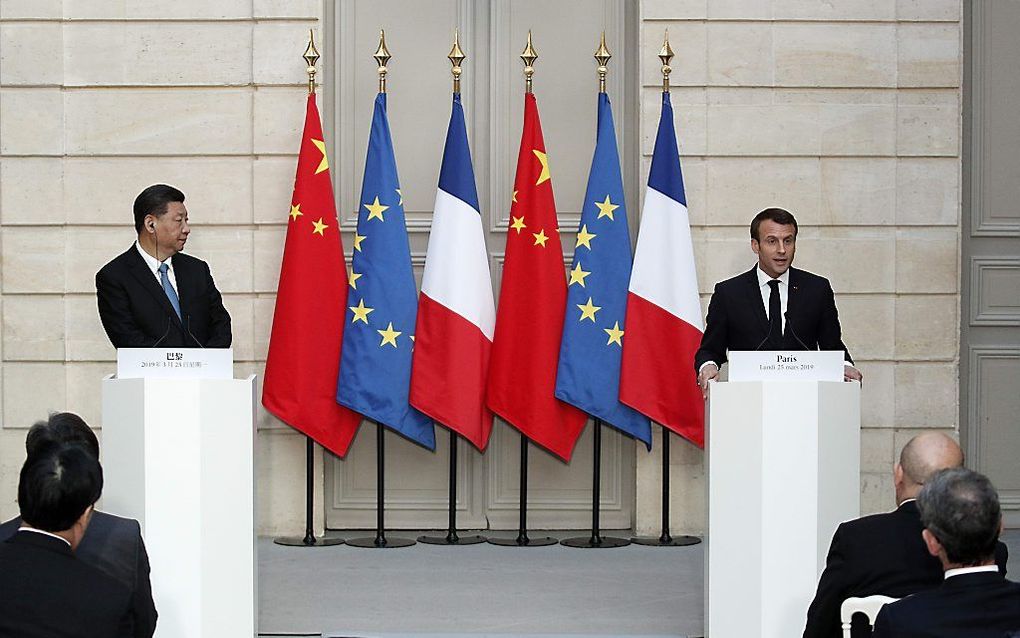 De Chinese president Xi Jinping en de Franse president Emmanuel Macron. beeld AFP