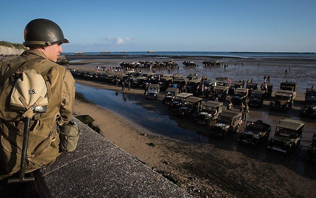 Het strand bij Arromanches, donderdag. beeld AFP