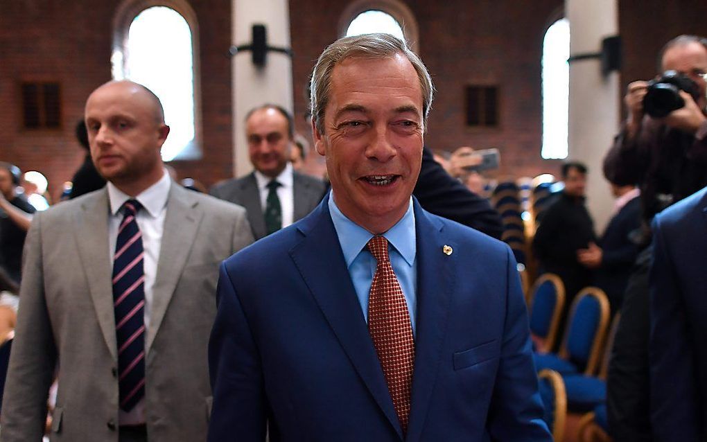 LONDEN. De leider van de Britse eurosceptische UKIP-partij, Nigel Farage maakte maandagmorgen zijn aftreden bekend. beeld AFP, Ben Stansall