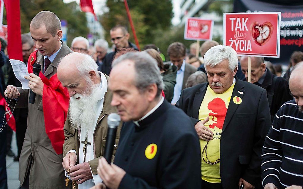 Een anti-abortusdemonstratie in Warschau donderdag. beeld AFP