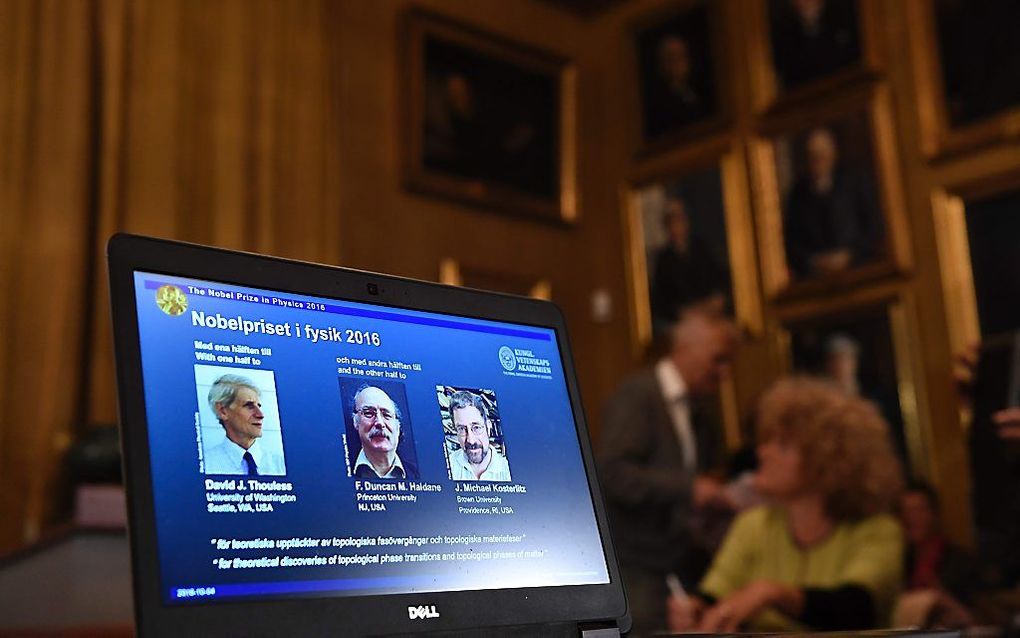 Winnaars Nobelprijs Natuurkunde: David Thouless, Duncan Haldane en Michael Kosterlitz. beeld AFP, Jonathan Nackstrand