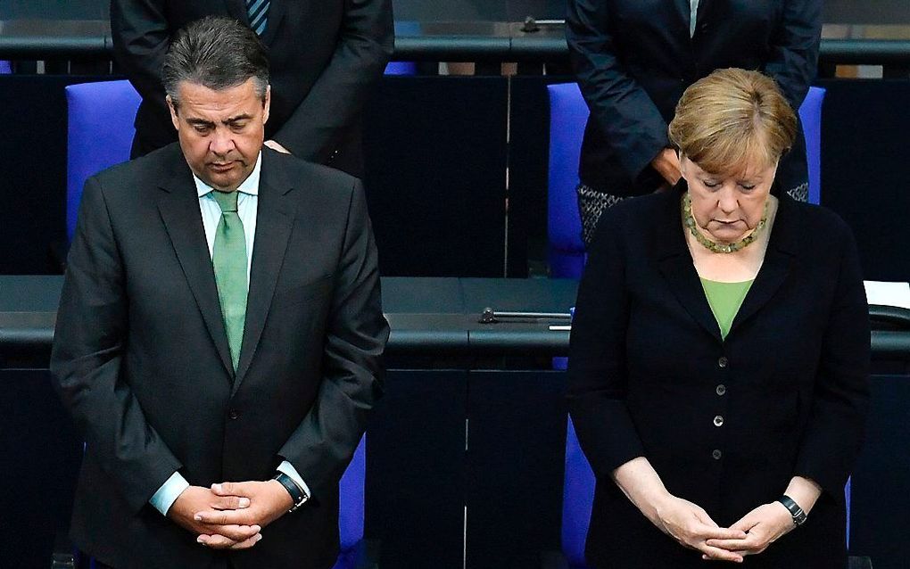 Merkel (r.) bij de herdenking van Kohl. beeld AFP