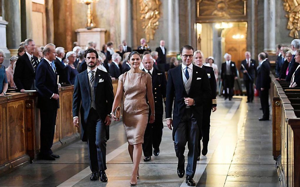 Prins Carl Philip, de vader van het nieuwe prinsje, zijn zus kroonprinses Victoria en haar man prins Daniel (v.l.n.r.). beeld AFP