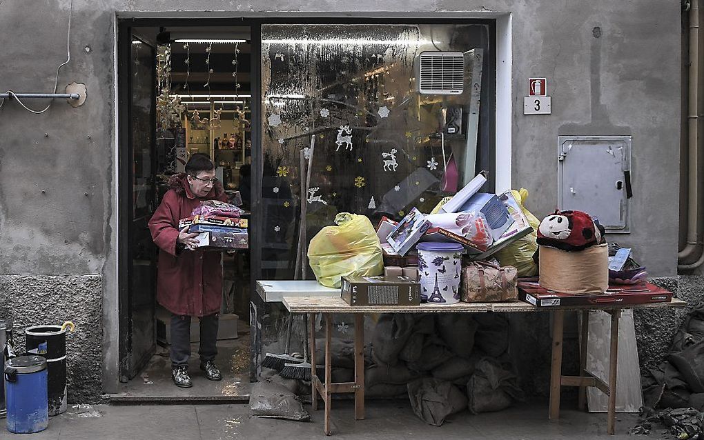 De Italiaanse regering voert al jaren strijd tegen plastic tasjes. beeld AFP, Marco Bertorello