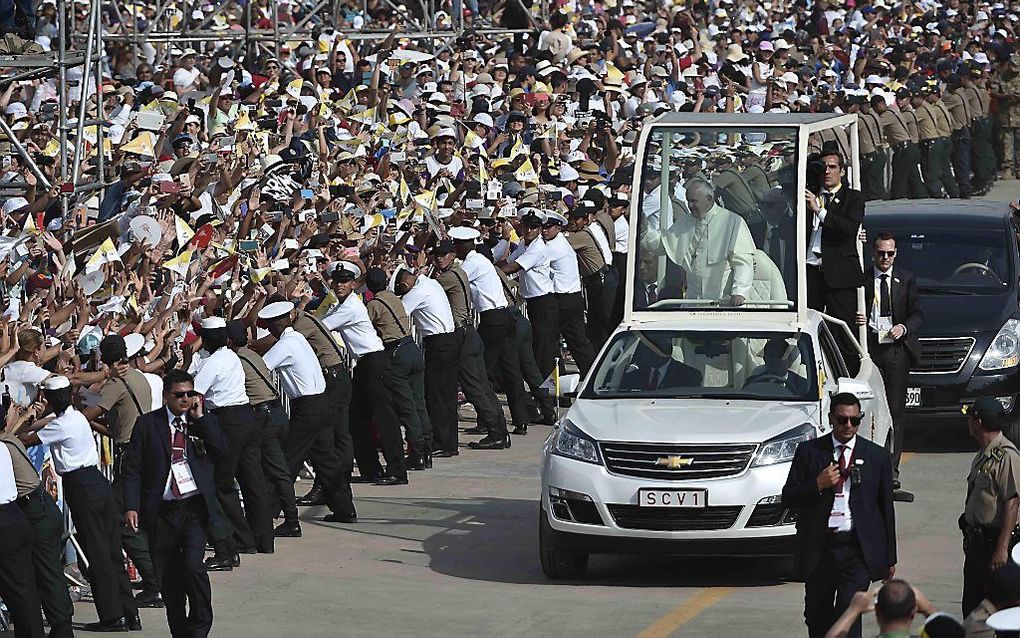 Paus Franciscus in tijdens een massabijeenkomst bij zijn recente bezoek aan Latijns-Amerika. beeld AFP, Osservatore Romano