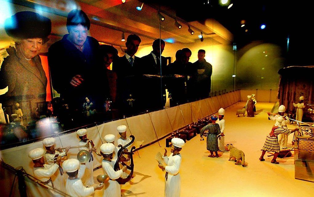 In 2002 vierde het Bijbels Museum haar 150-jarige bestaan. Koningin Beatrix bezocht toen het museum en bekeek onder andere een maquette van de tabernakel (zie foto). beeld ANP