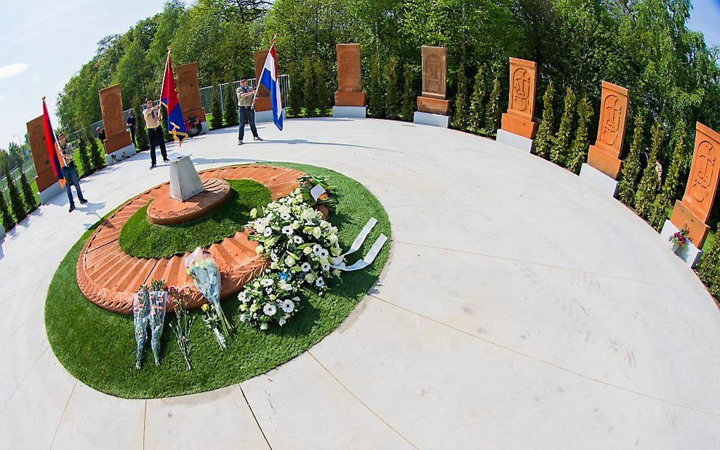 Bijeenkomst bij het genocide-monument in Almelo, beeld ANP, Vincent Jannink.