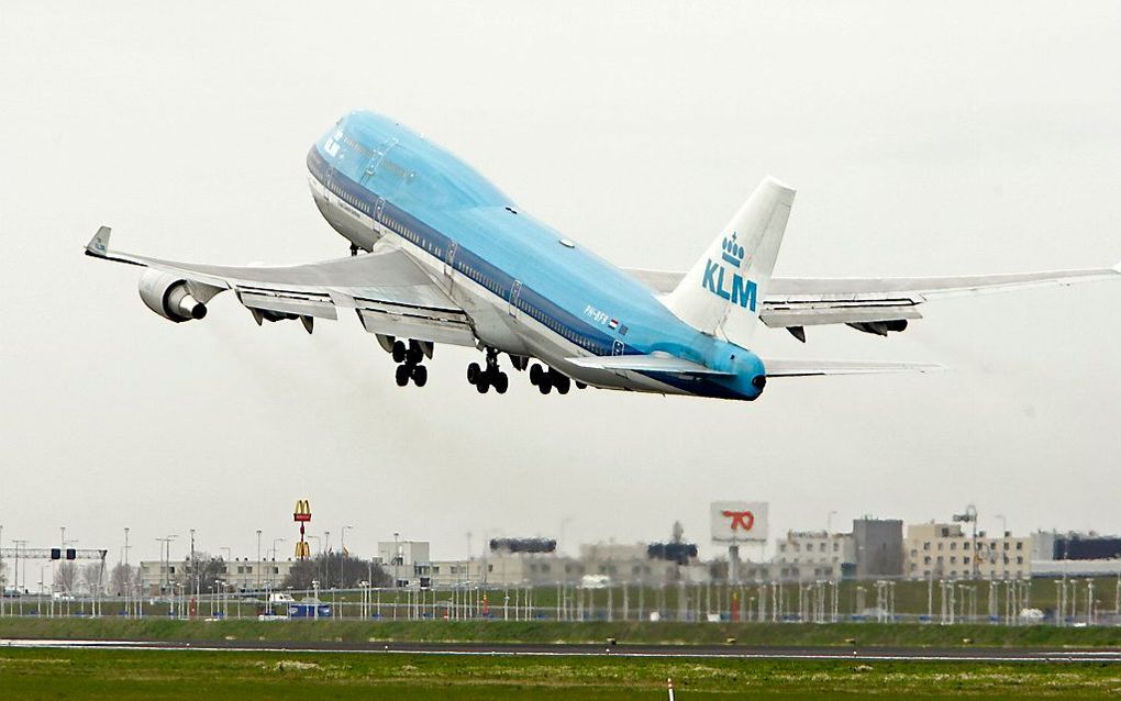 Opstijgend KLM-toestel vanaf de luchthaven Schiphol. beeld ANP, Juan Vrijdag