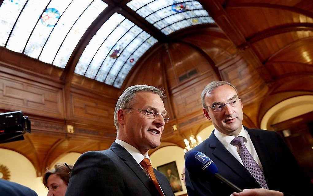 SGP-senator Schalk (l.) en zijn ChristenUniecollega Kuiper. beeld ANP, Martijn Beekman