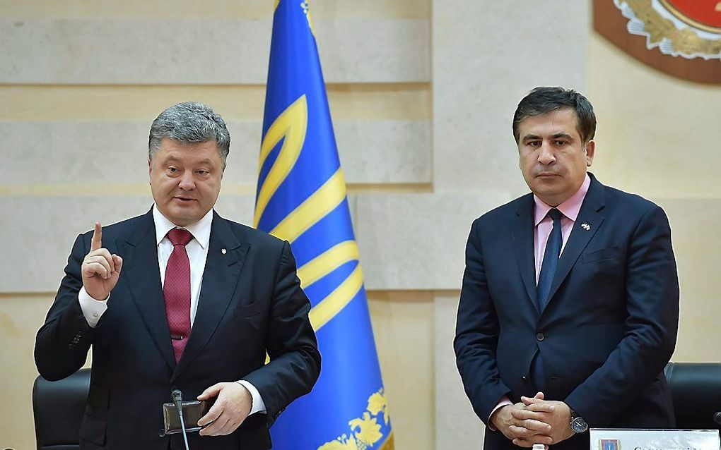 President Petro Porosjenko (l.) en Michail Saakasjvili. beeld EPA