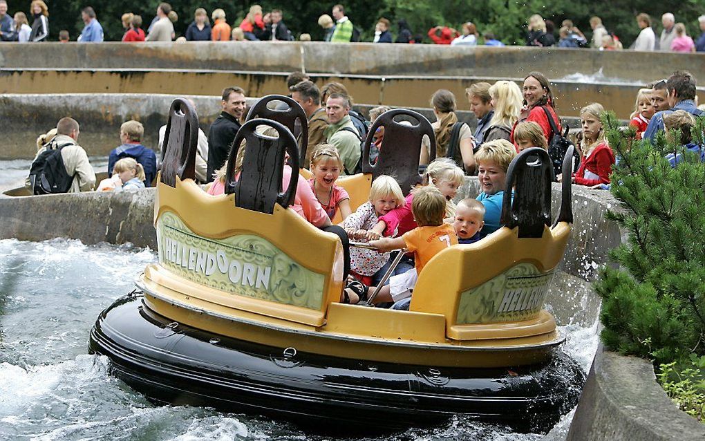 Archieffoto: Bezoekers in de wildwaterbaan van Avonturenpark Hellendoorn. beeld ANP, Vincent Jannink