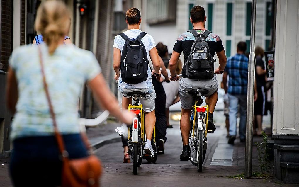 Wie in de regio Zwolle-Kampen werkzaam is, kan met de app Spitsfietsen 3 euro per werkdag verdienen. Daarvoor moet je tijdens de ochtend- en avondspits wel op de fiets stappen in plaats van in de auto, de bus of de trein. beeld ANP