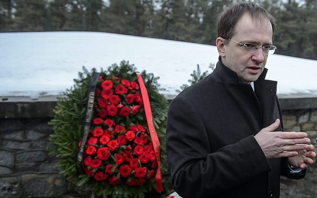 Een Russische bewindsman in januari dit jaar bij een Holocaust-herdenking in vernietigingskamp Sobibor. beeld EPA