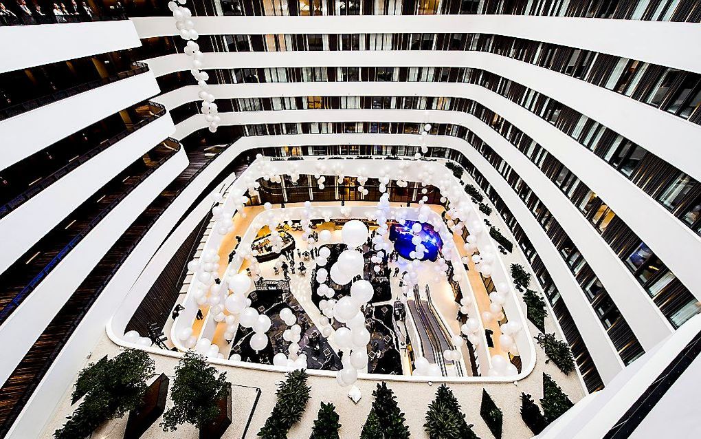 Interieur van het Hilton Amsterdam Airport Schiphol, een hotel met 433 kamers en 1.700 m2 vergader- en evenementruimte. beeld ANP