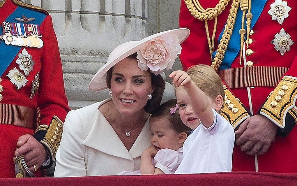 Prins William en echtgenote Catherine beslissen later dit jaar of ze hun kinderen prins George en prinses Charlotte meenemen naar Canada. beeld AFP