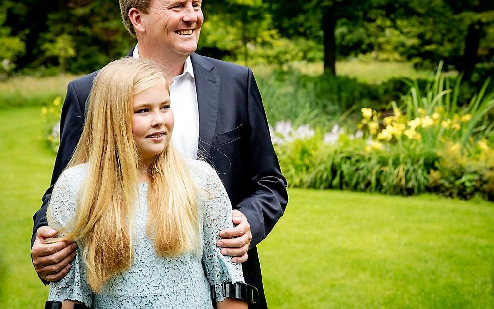 Prinses Amalia en haar vader. beeld ANP