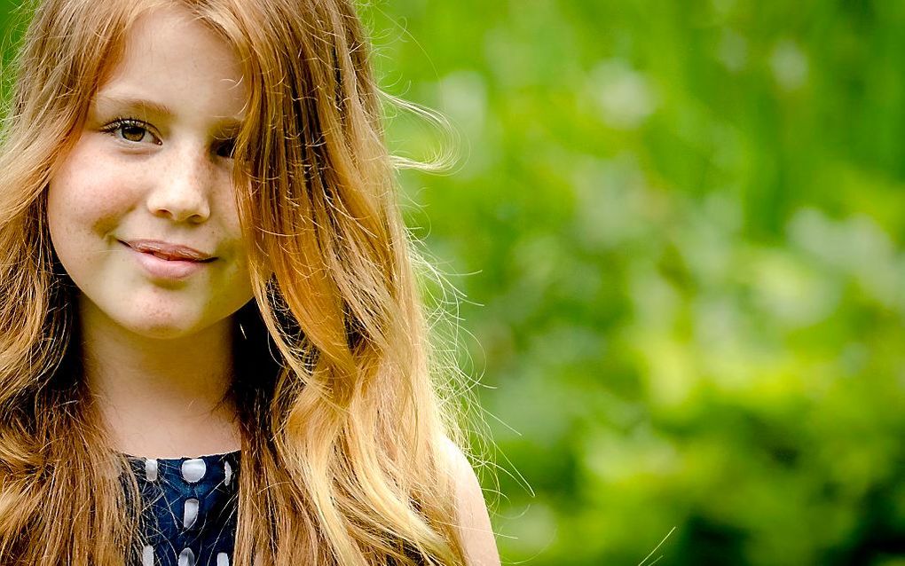 Prinses Alexia tijdens een koninklijke fotosessie in de tuin van Landgoed De Horsten. beeld ANP