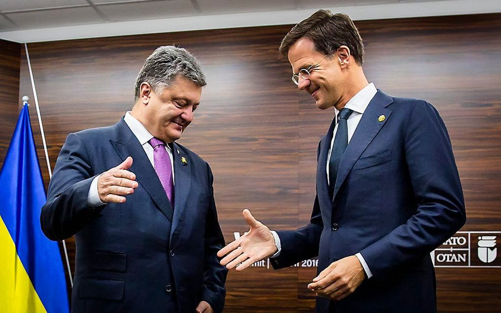 Premier Mark Rutte (R) tijdens een ontmoeting met de Oekraiense president Petro Porosjenko. beeld ANP