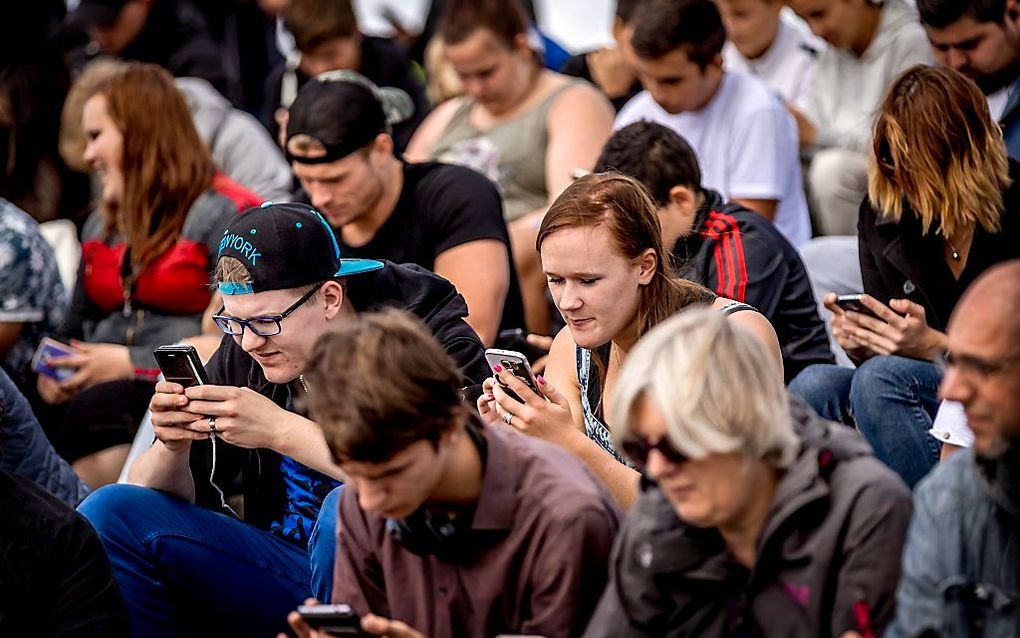 Pokémon-jagers in Kijkdijn. beeld ANP