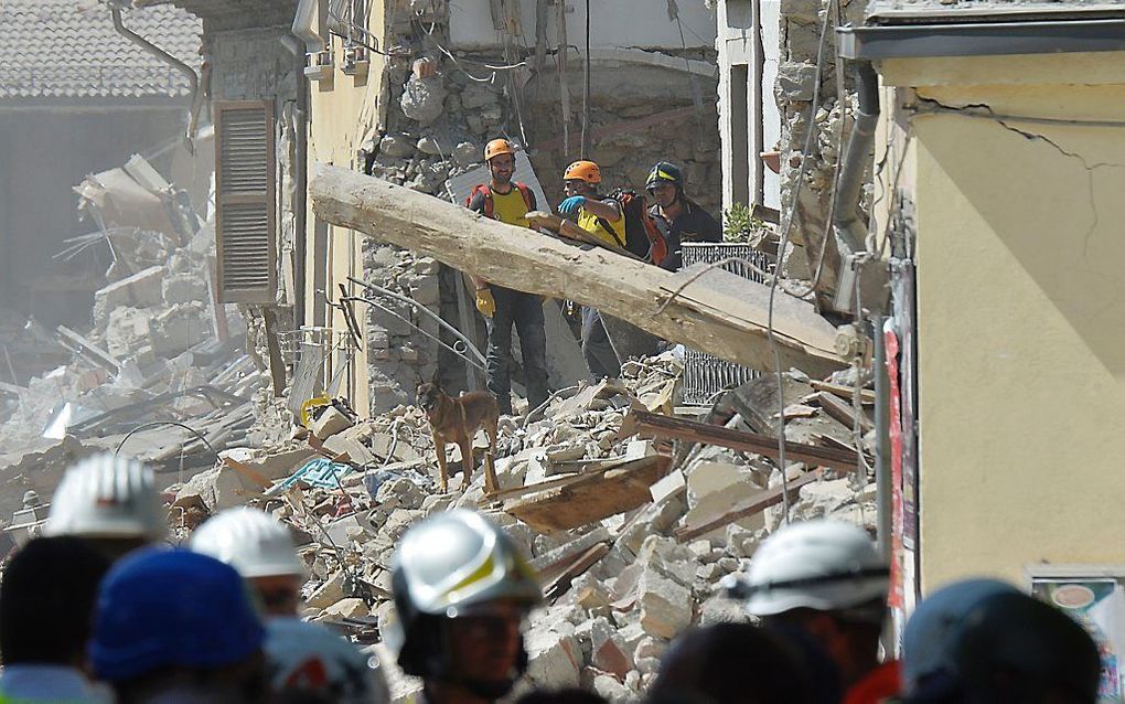 Reddingwerkers in Amatrice. Beeld AFP