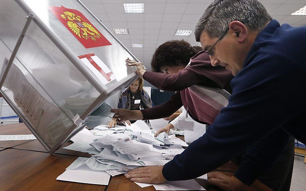 Tellen van de stemmen in Rusland. beeld EPA