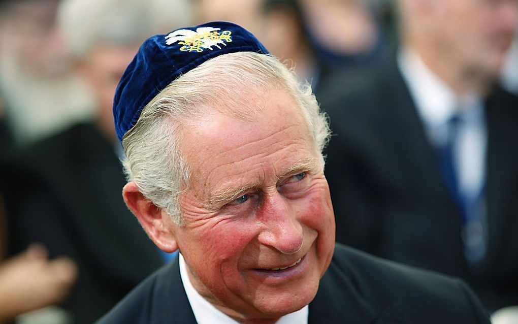 De Britse troonopvolger prins Charles vrijdag in Jeruzalem bij de uitvaart op de Herzlberg van de woensdag op 93-jarige leeftijd overleden oud-president en Nobelvredesprijs-winnaar Shimon Peres. beeld AFP