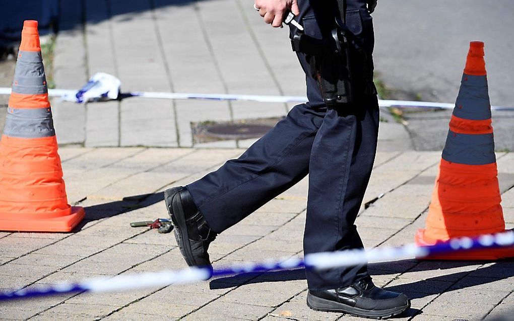 Een man die woensdag in Brussel twee agenten neerstak wordt in verband gebracht met terrorisme.  beeld AFP