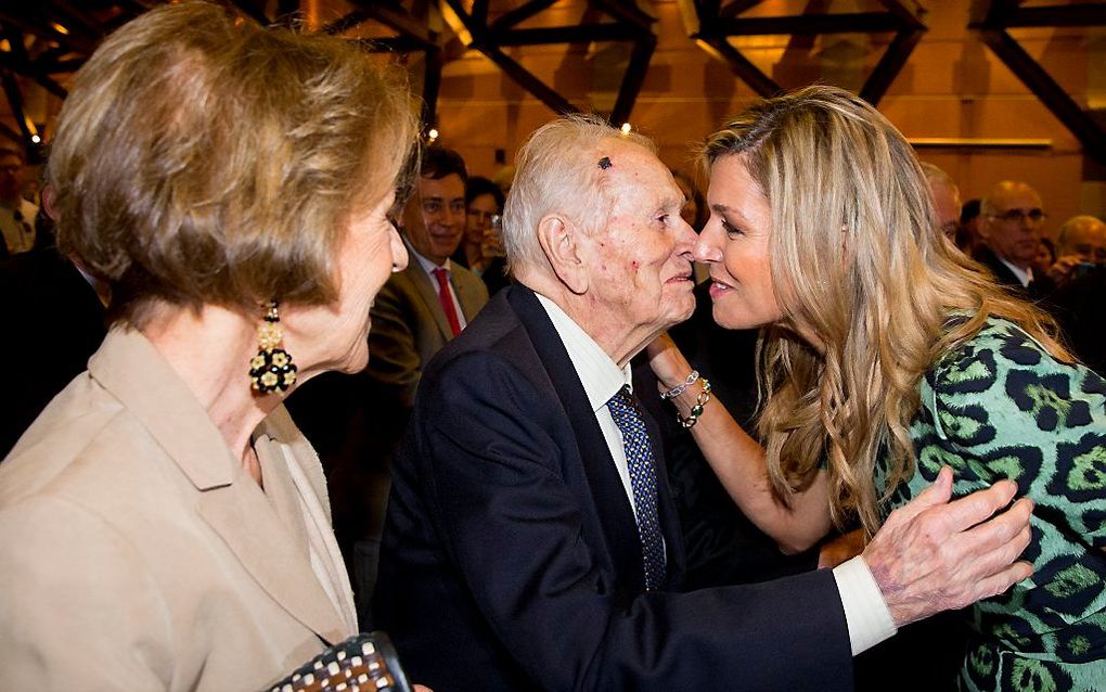 Koningin Máxima begroet haar ouders, Jorge en Maria Zorreguieta, dinsdag in Buenos Aires. beeld ANP